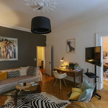 Apartment Spacious Of 110m In The Heart Of *