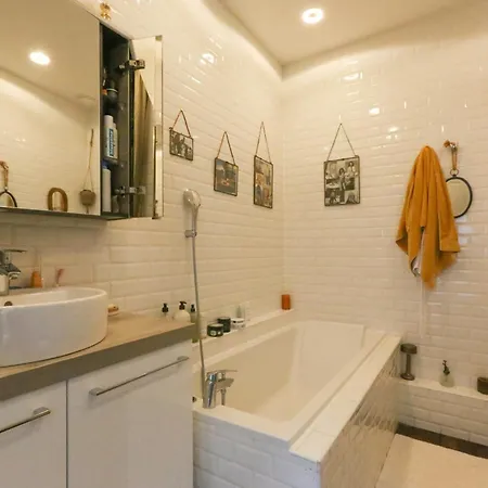 Spacious Of 110m In The Heart Of Parigi