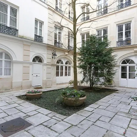 Spacious Of 110m In The Heart Of Paris
